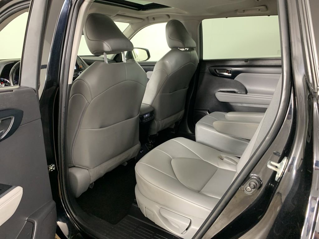 Used 2023 Toyota Highlander XLE image 36