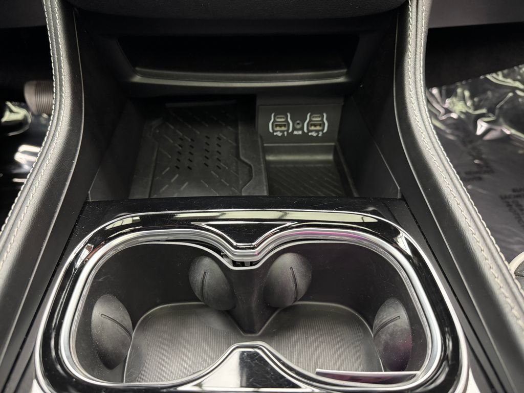 Used 2025 Chrysler Pacifica Limited FWD image 19