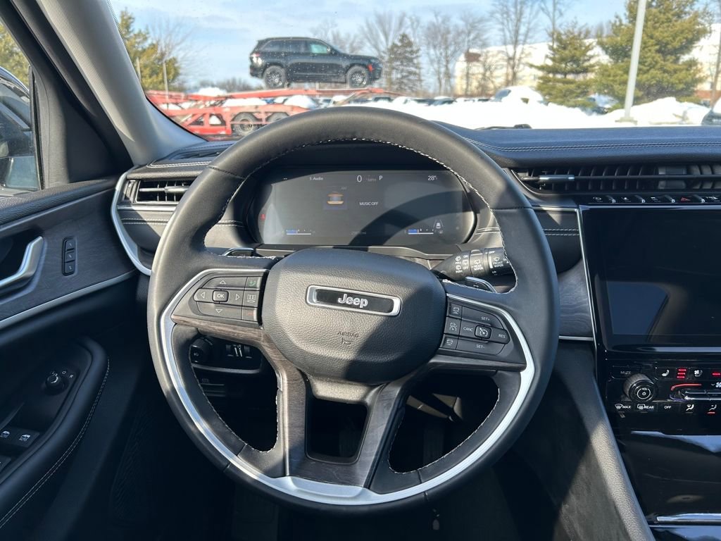 Used 2023 Jeep Grand Cherokee L Limited w/ Luxury Tech Group II image 10