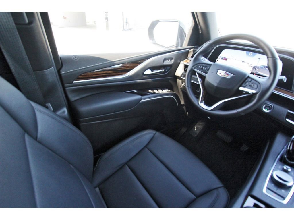 Used 2024 Cadillac Escalade Luxury image 8