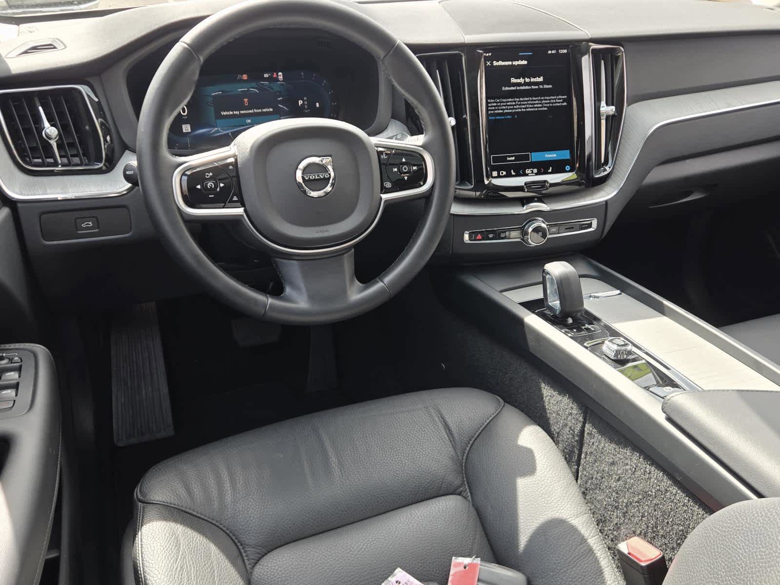 Used 2025 Volvo XC60 B5 Plus image 22
