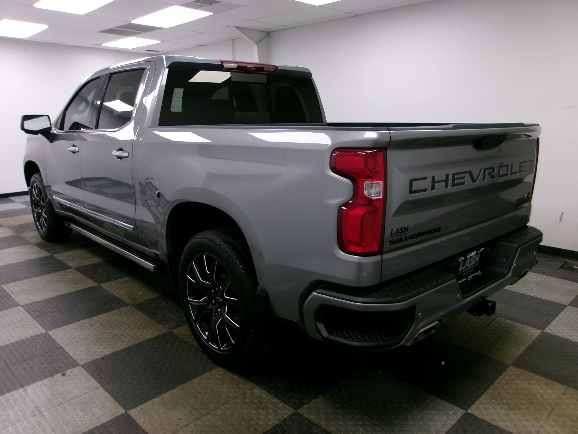 Certified 2023 Chevrolet Silverado 1500 High Country w/ Technology Package AWD/4WD image 2