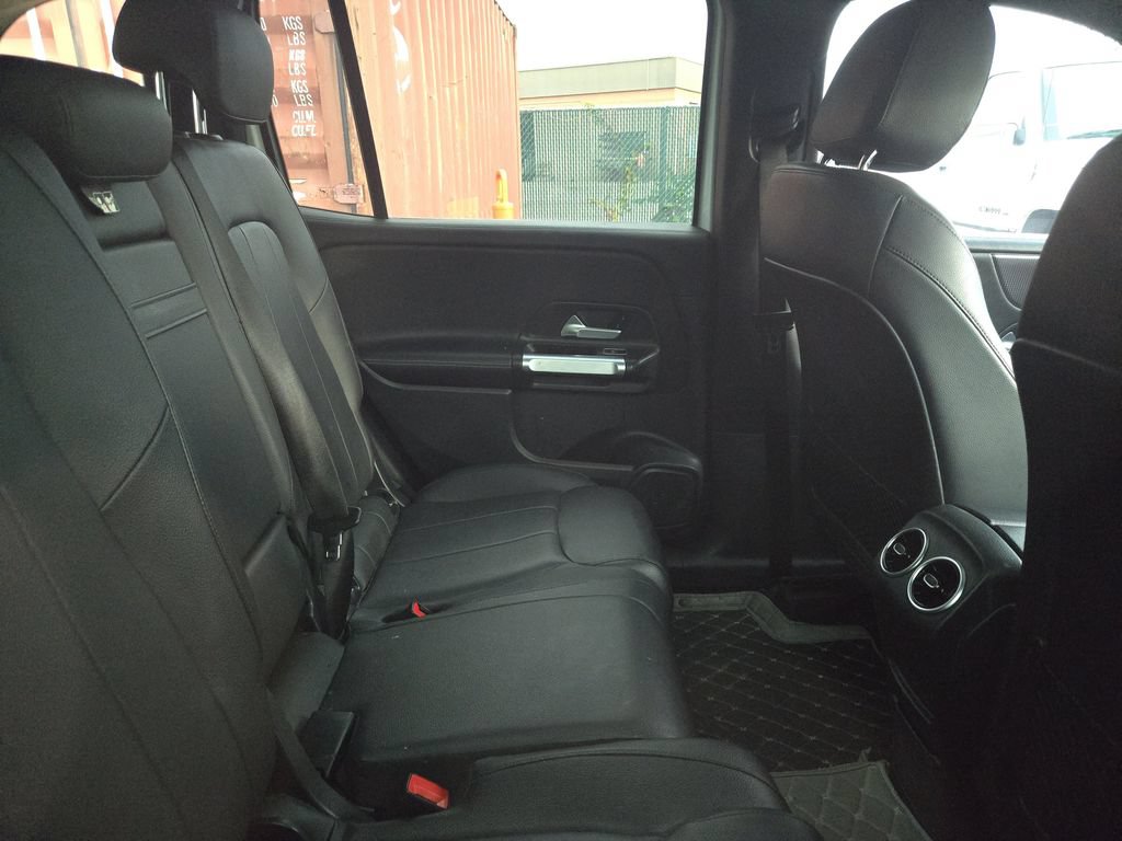 Used 2022 Mercedes-Benz GLB 250 4MATIC image 4
