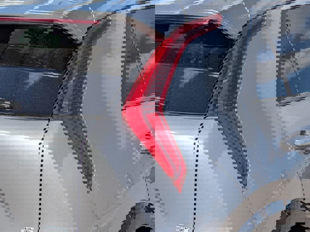 Used 2025 Kia Niro EX Touring image 7