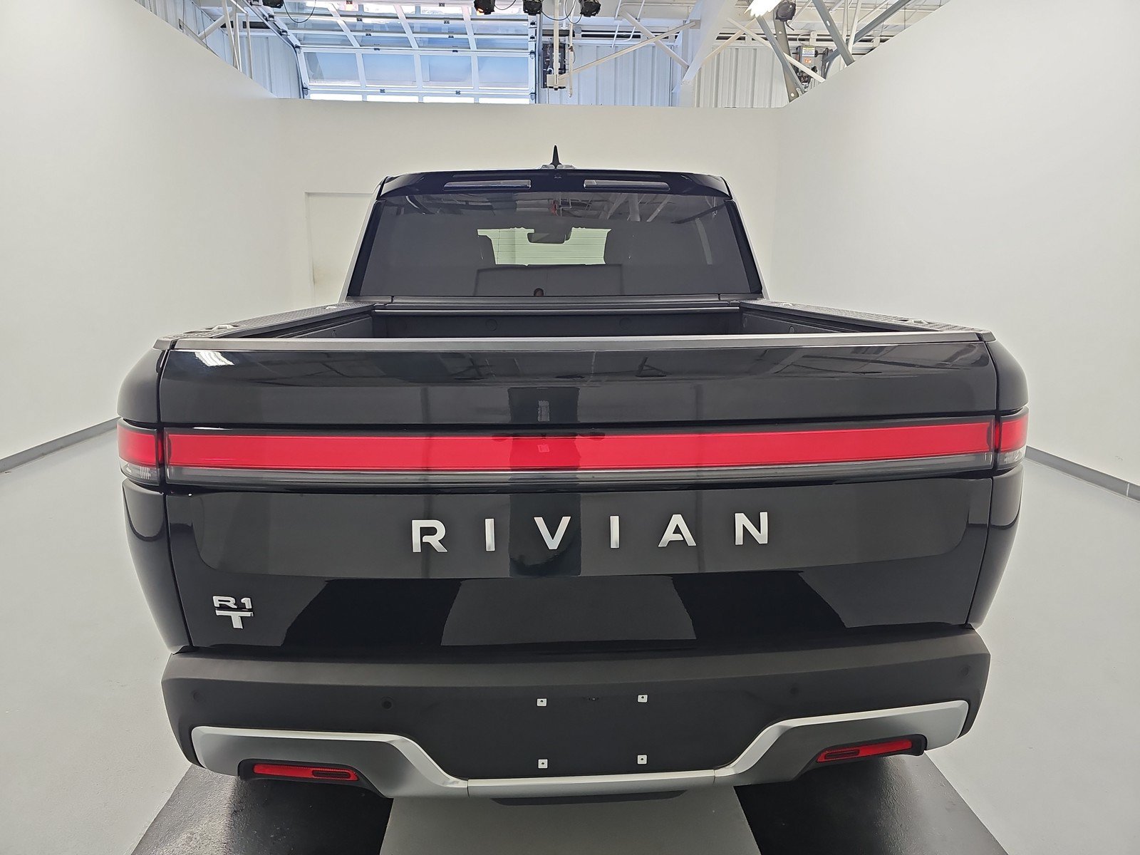 Used 2024 Rivian R1T Adventure AWD/4WD image 4