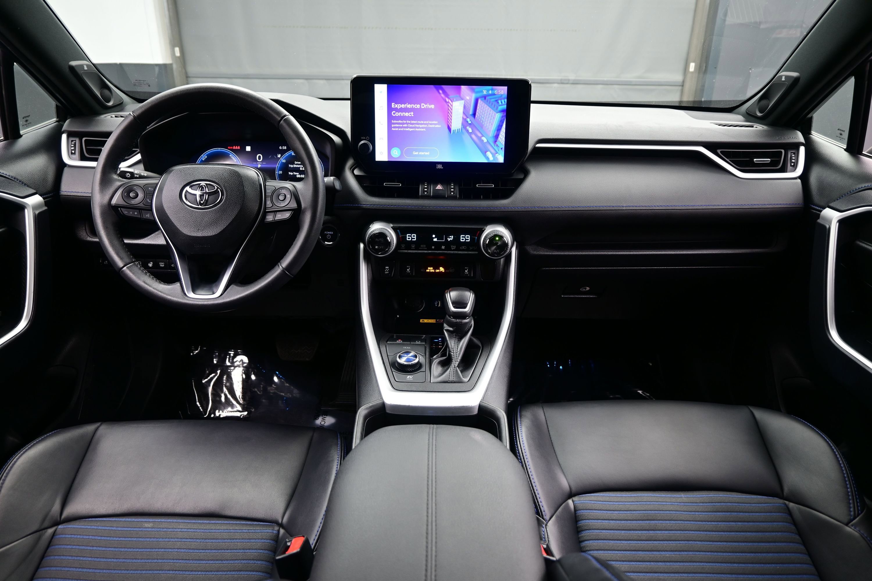 Used 2024 Toyota RAV4 XSE w/ Advanced Technology Package AWD/4WD image 17