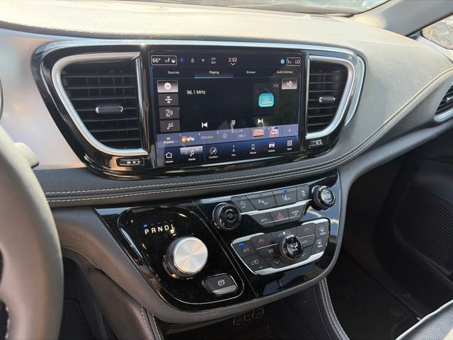 Used 2025 Chrysler Pacifica Limited FWD image 15