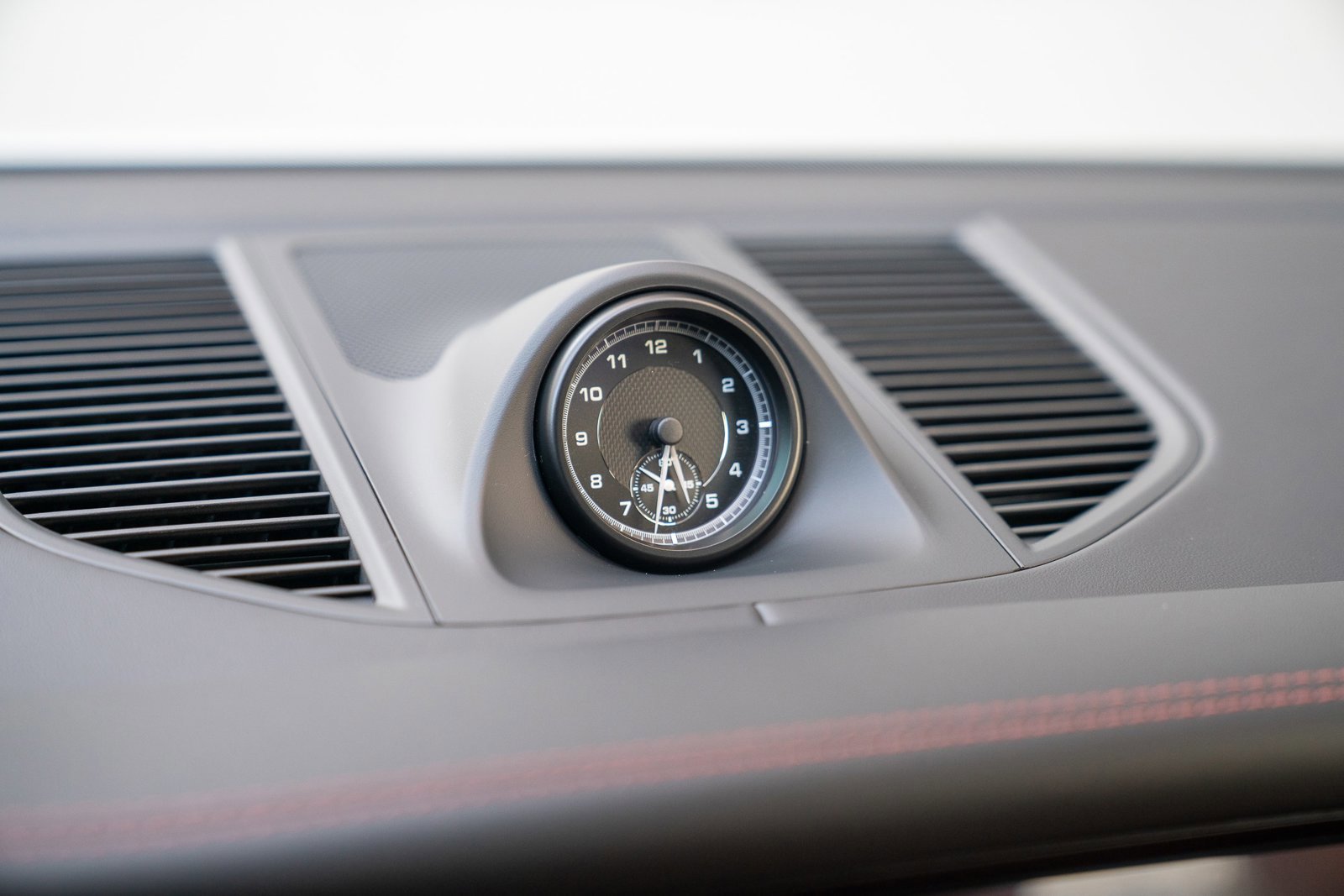 Certified 2025 Porsche Macan image 15