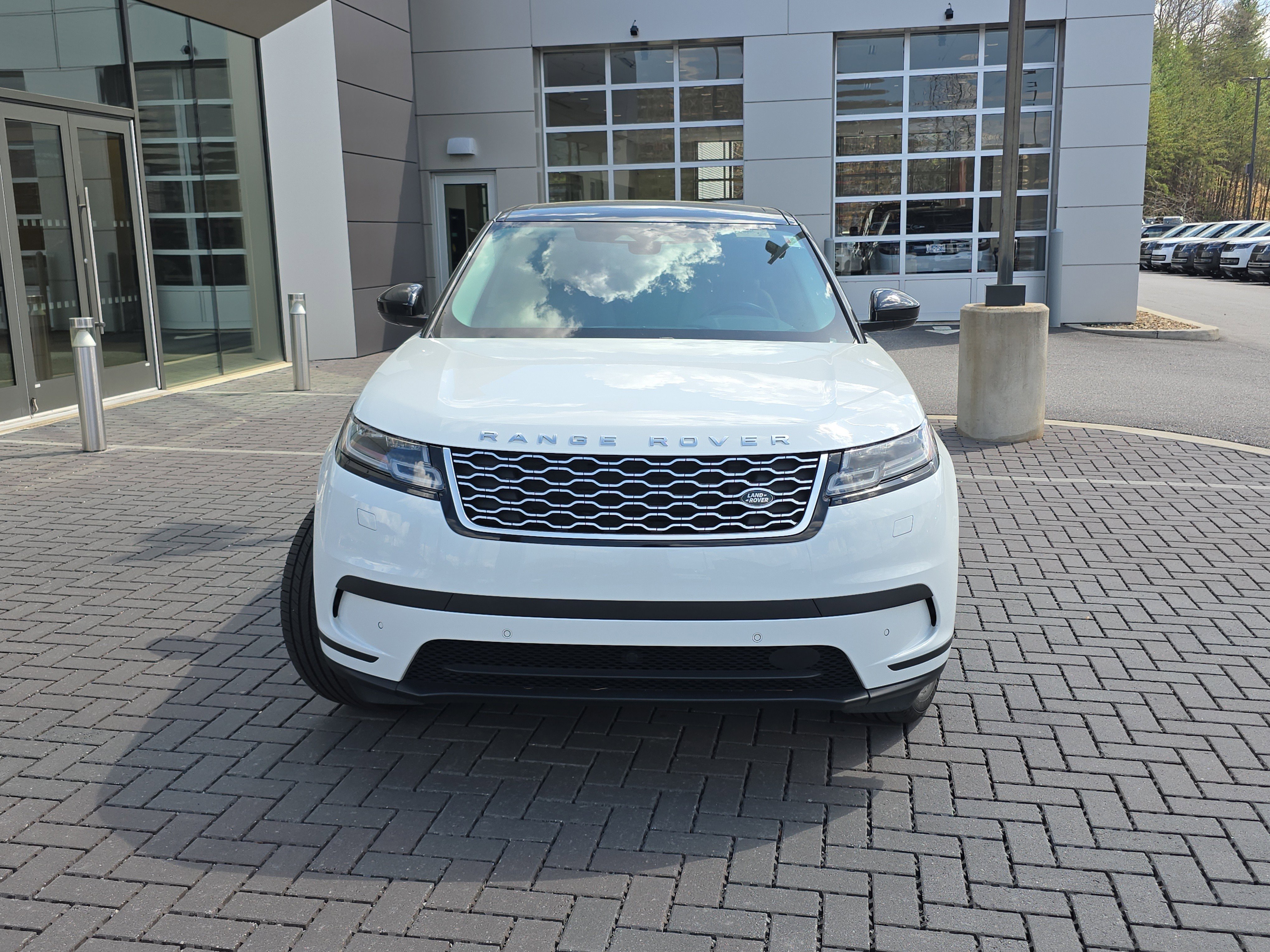 Used 2022 Land Rover Range Rover Velar S image 2