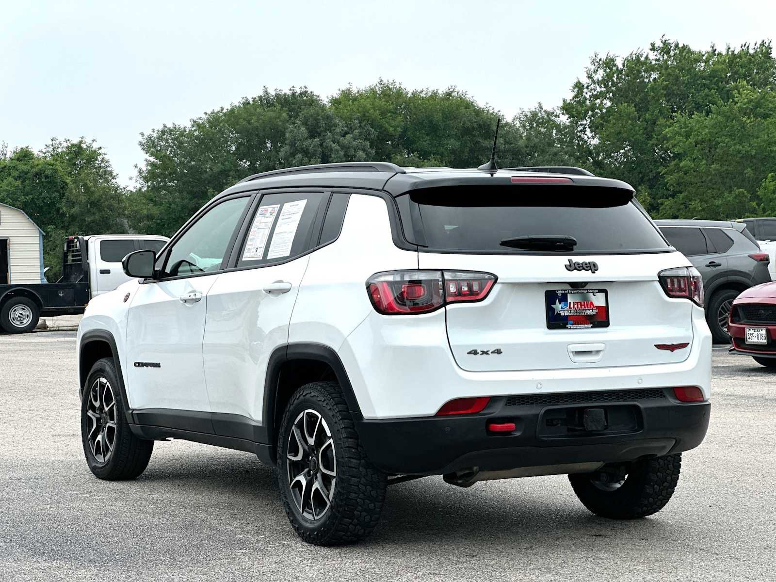Used 2025 Jeep Compass Trailhawk w/ Trailer Tow Group AWD/4WD image 13
