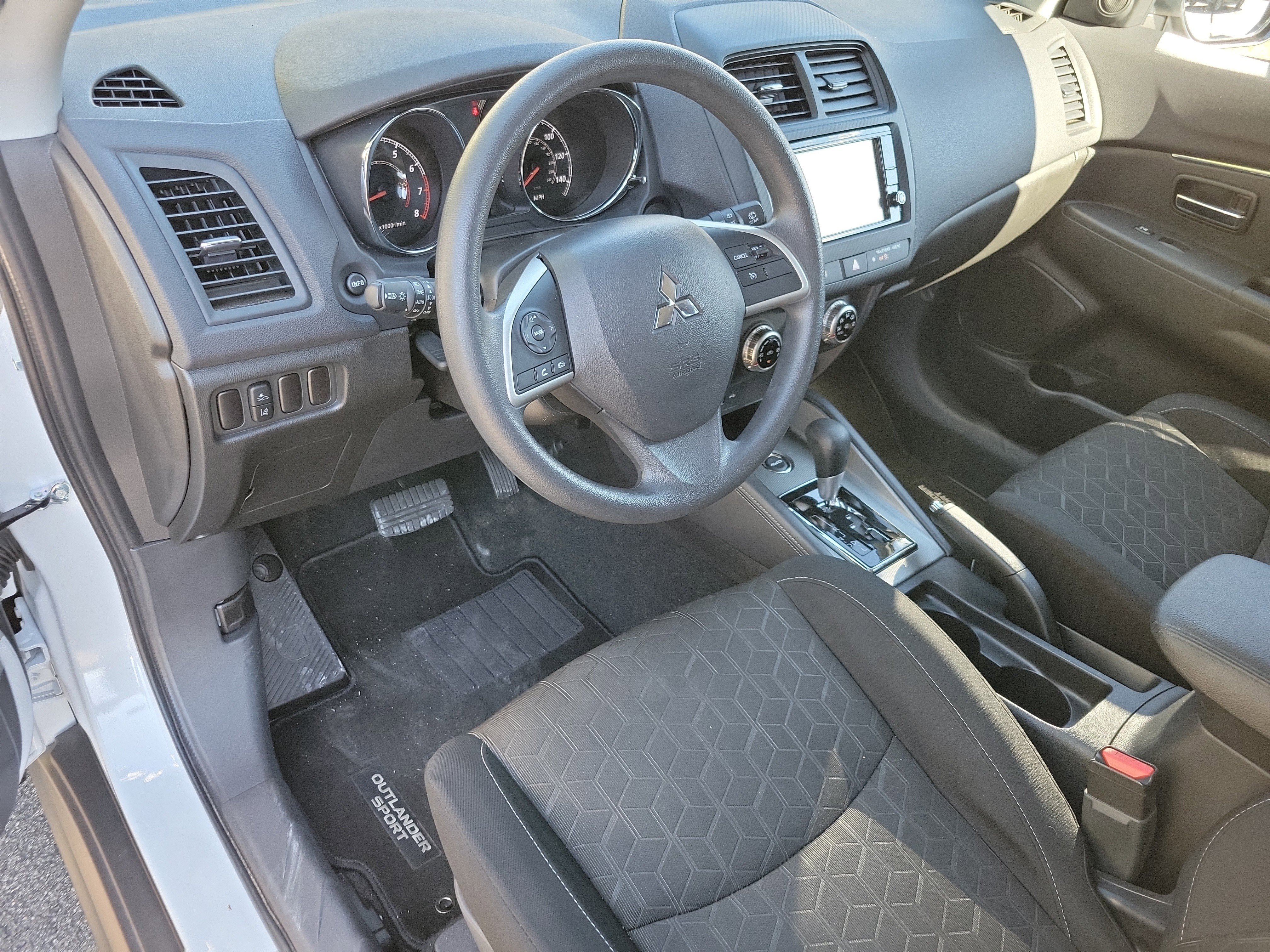 Used 2025 Mitsubishi Outlander Sport SE image 3