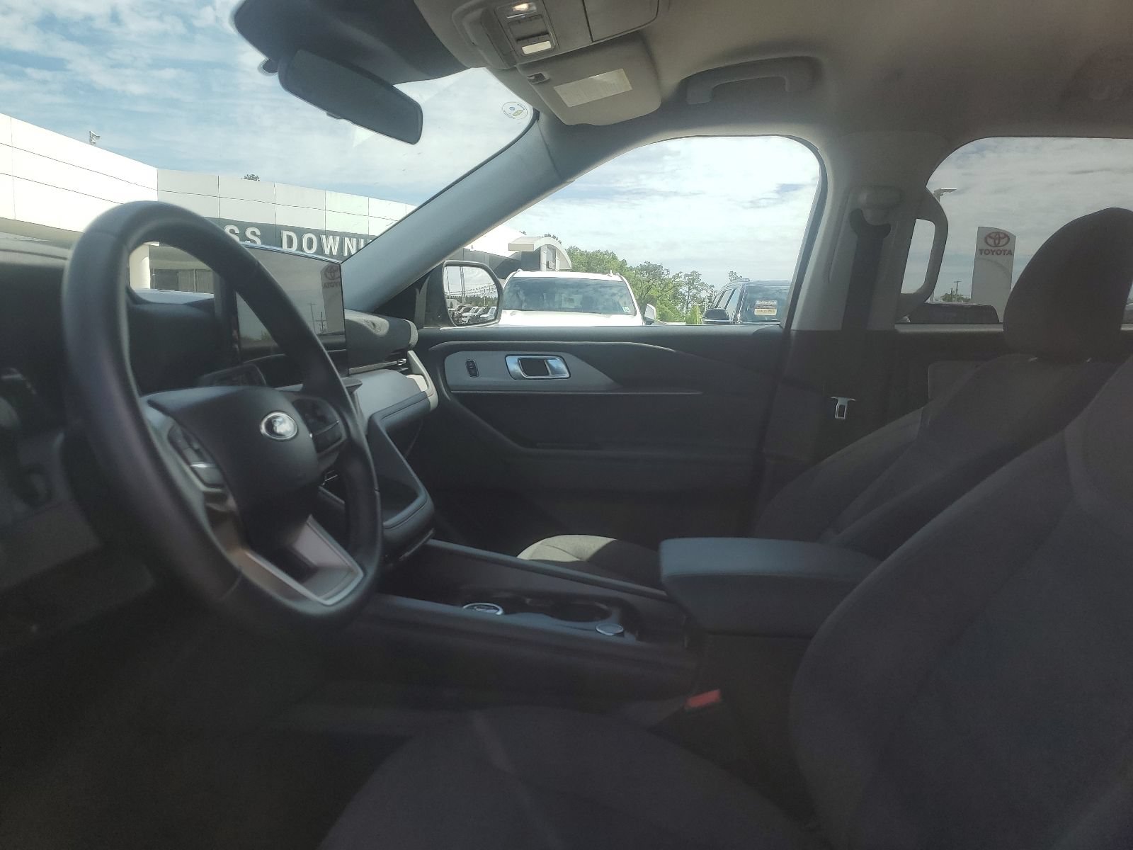 Used 2025 Ford Explorer Active RWD image 8