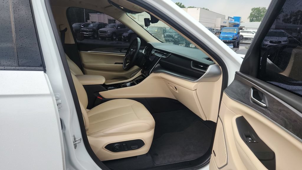 Used 2022 Jeep Grand Cherokee Limited AWD/4WD image 11