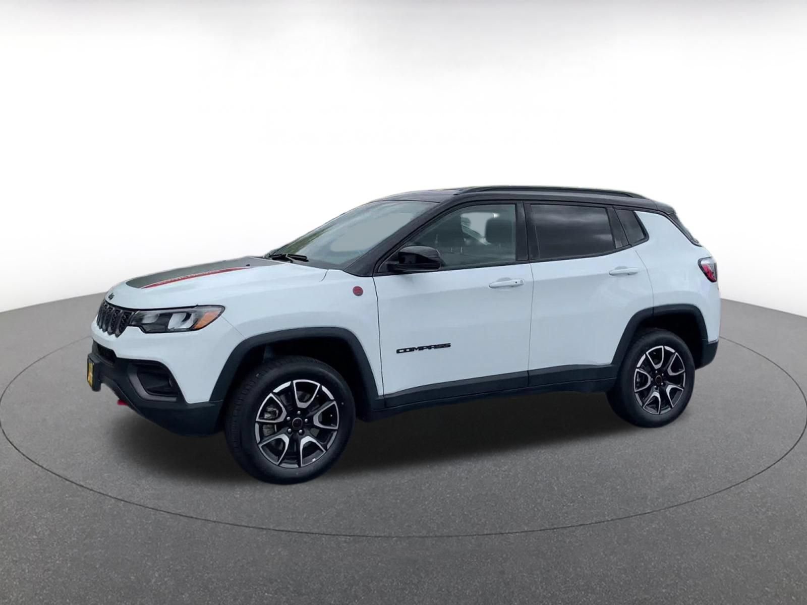 Used 2025 Jeep Compass Trailhawk AWD/4WD image 8