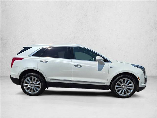 Used 2017 Cadillac XT5 Platinum w/ Driver Assist Package AWD/4WD image 4