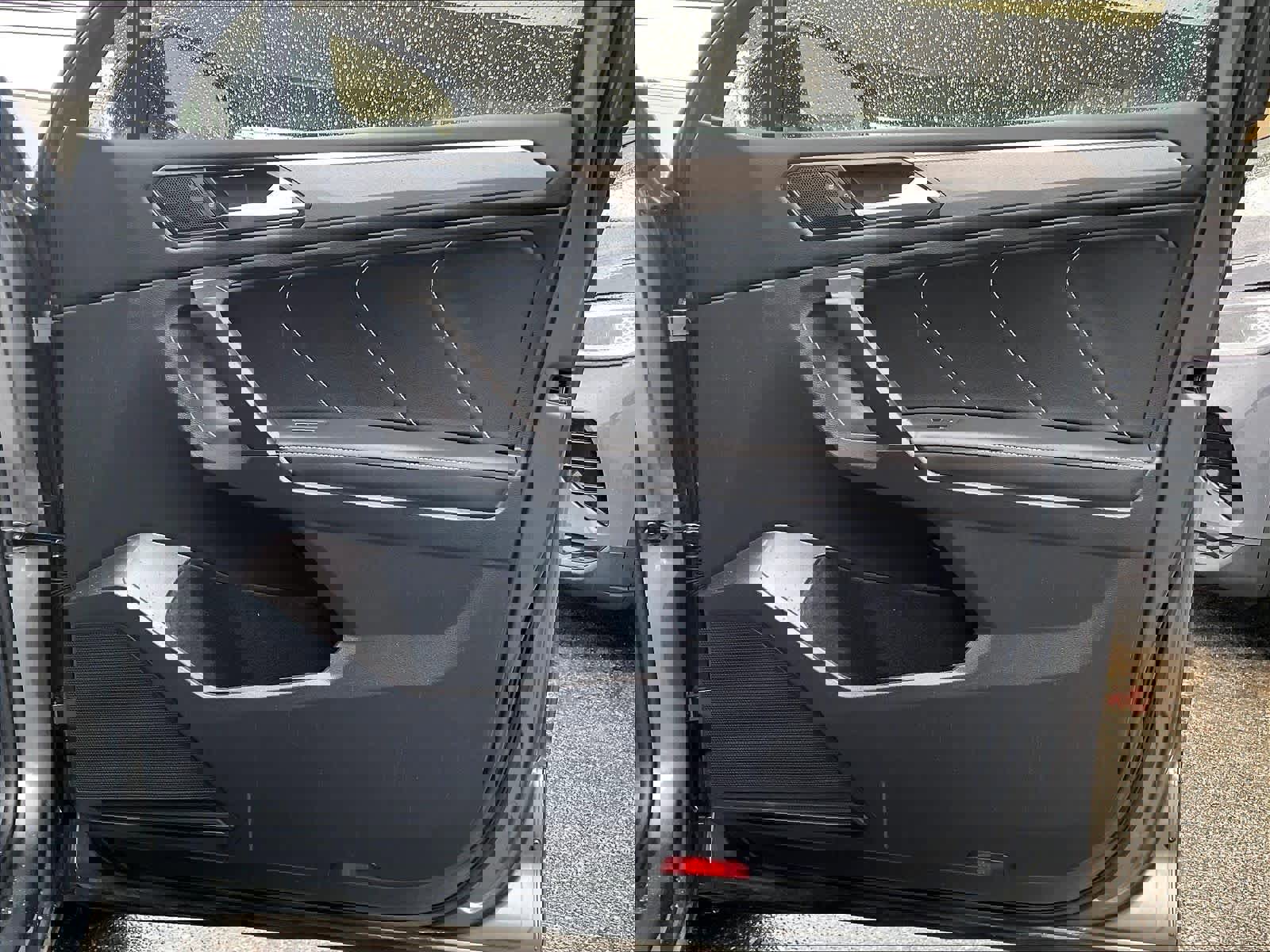 Used 2022 Volkswagen Tiguan SE R-Line image 12