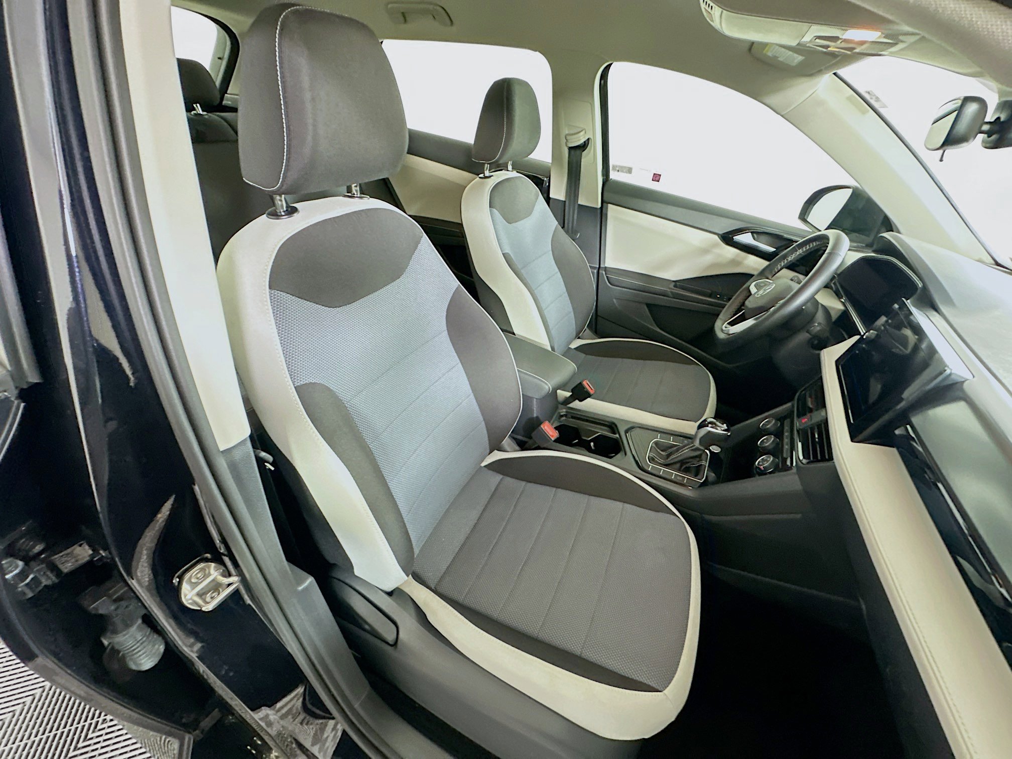 Used 2025 Volkswagen Taos S FWD image 29