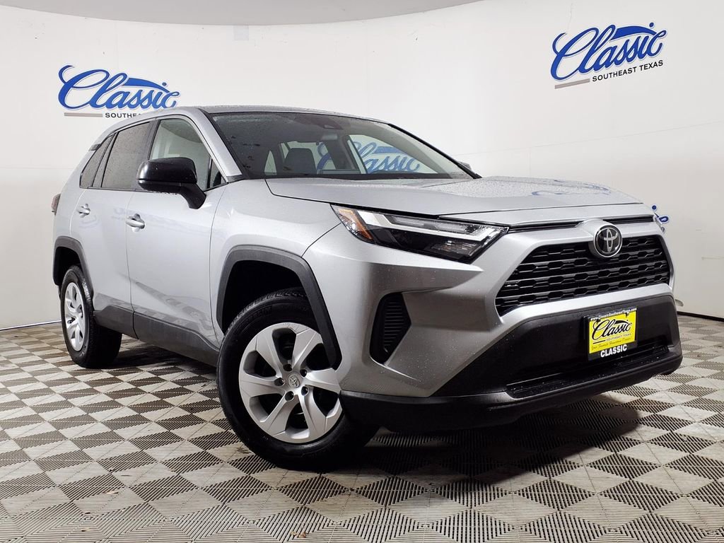 Used 2025 Toyota RAV4 LE FWD image 1