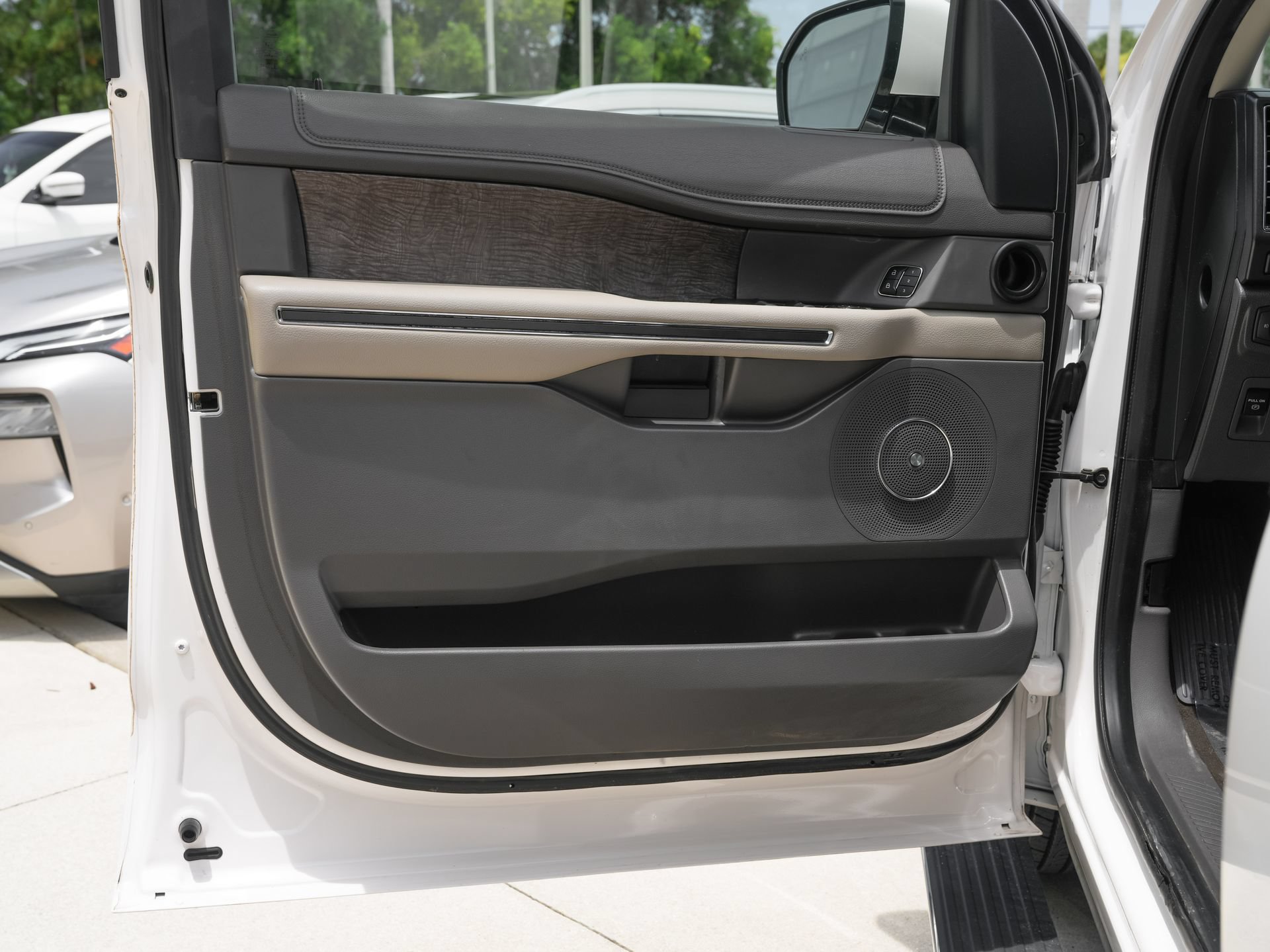 Used 2019 Ford Expedition Limited w/ Equipment Group 301A RWD image 31