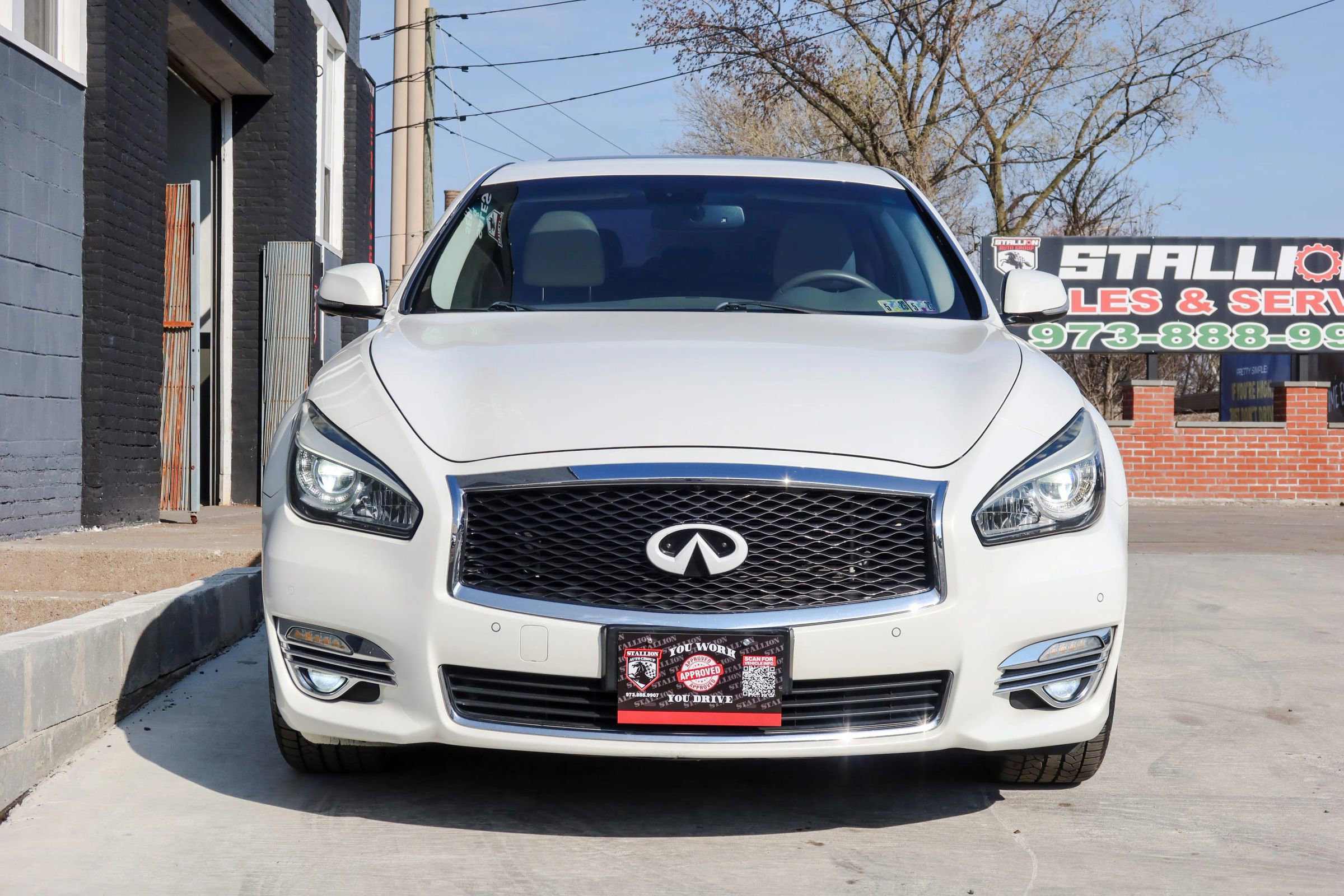 Used 2015 INFINITI Q70 3.7 image 2