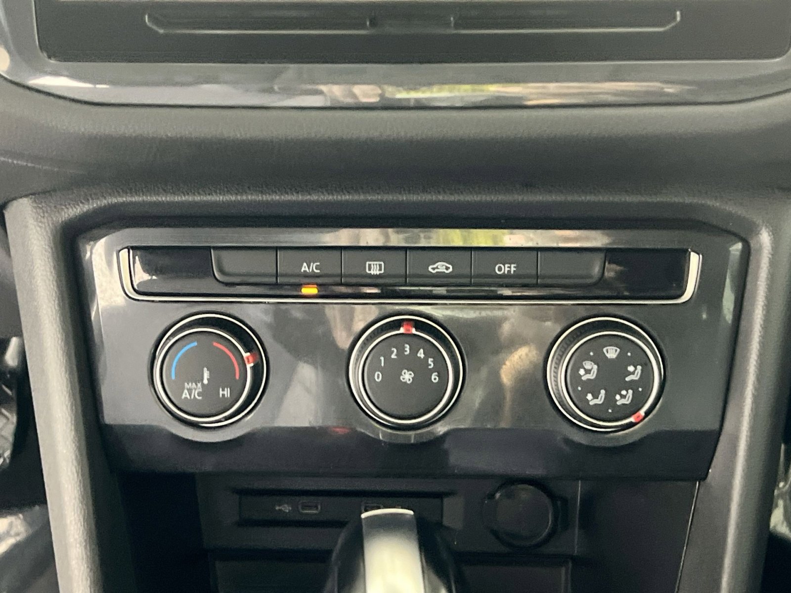 Used 2021 Volkswagen Tiguan S image 17