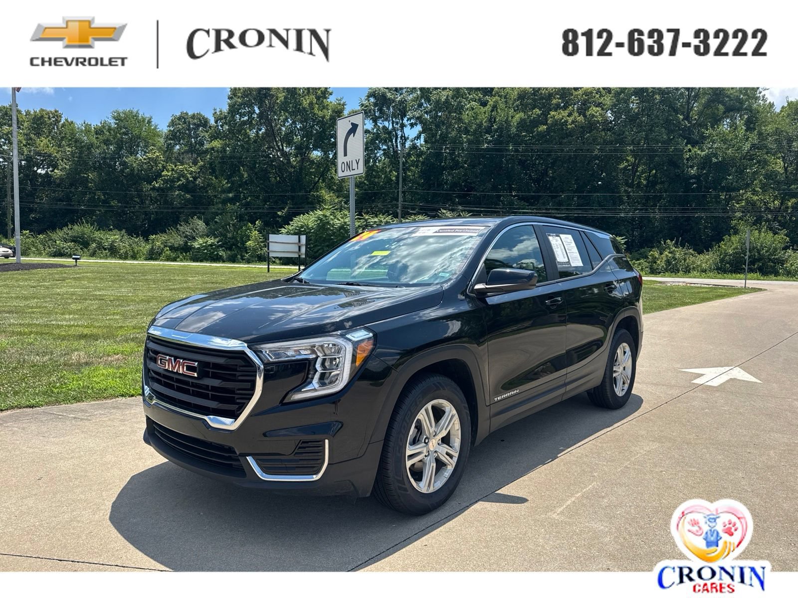 Used 2024 GMC Terrain SLE AWD/4WD image 1