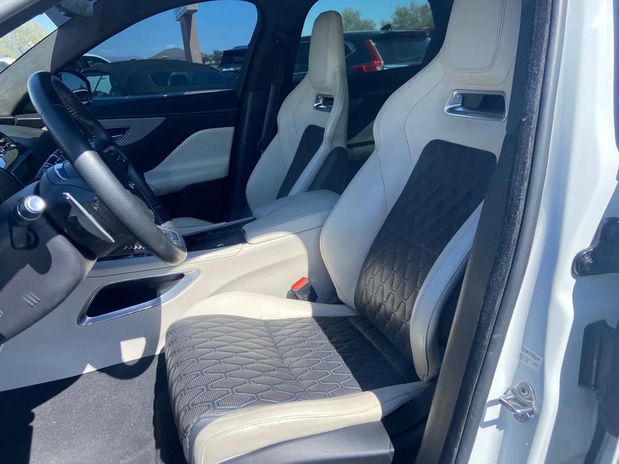 Used 2020 Jaguar F-PACE SVR image 15