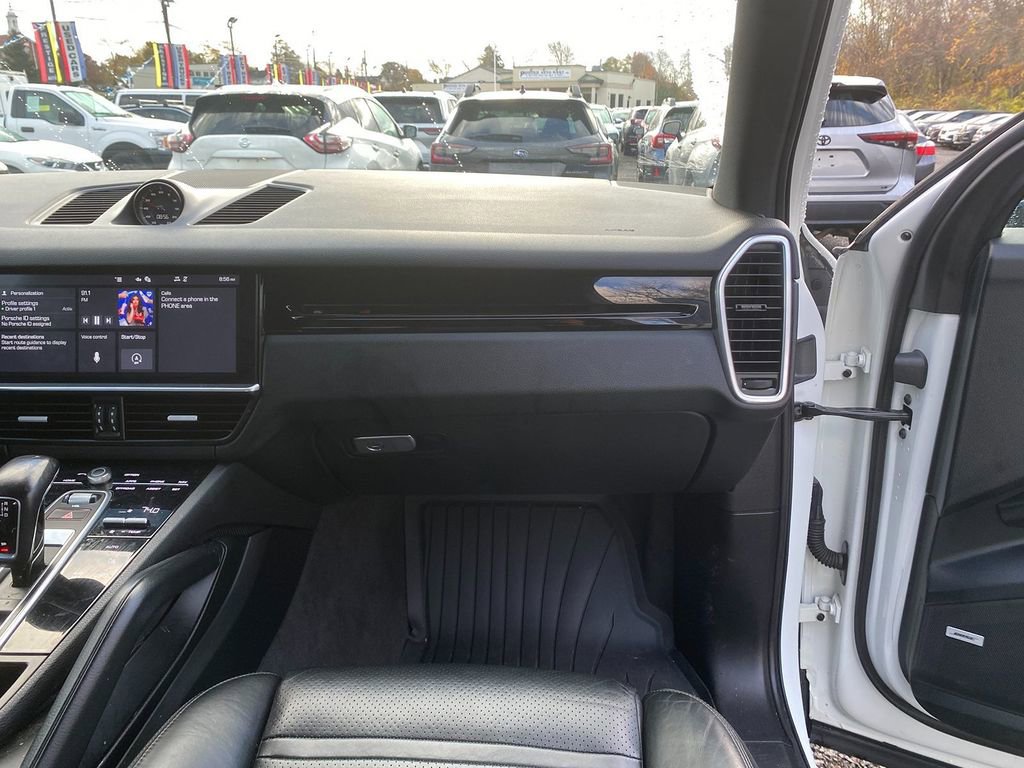 Used 2020 Porsche Cayenne S image 29