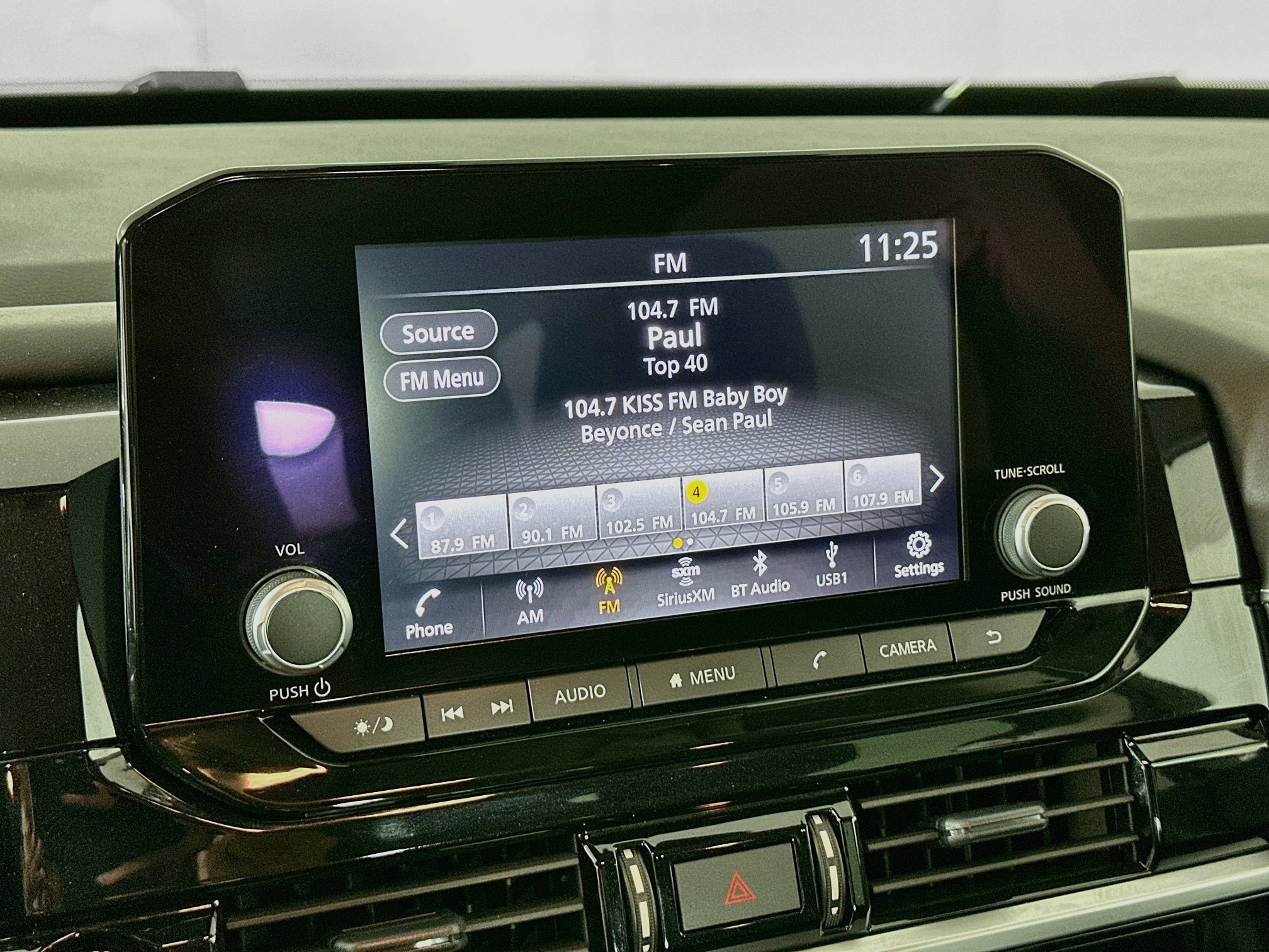 Used 2025 Nissan Pathfinder SV FWD image 21