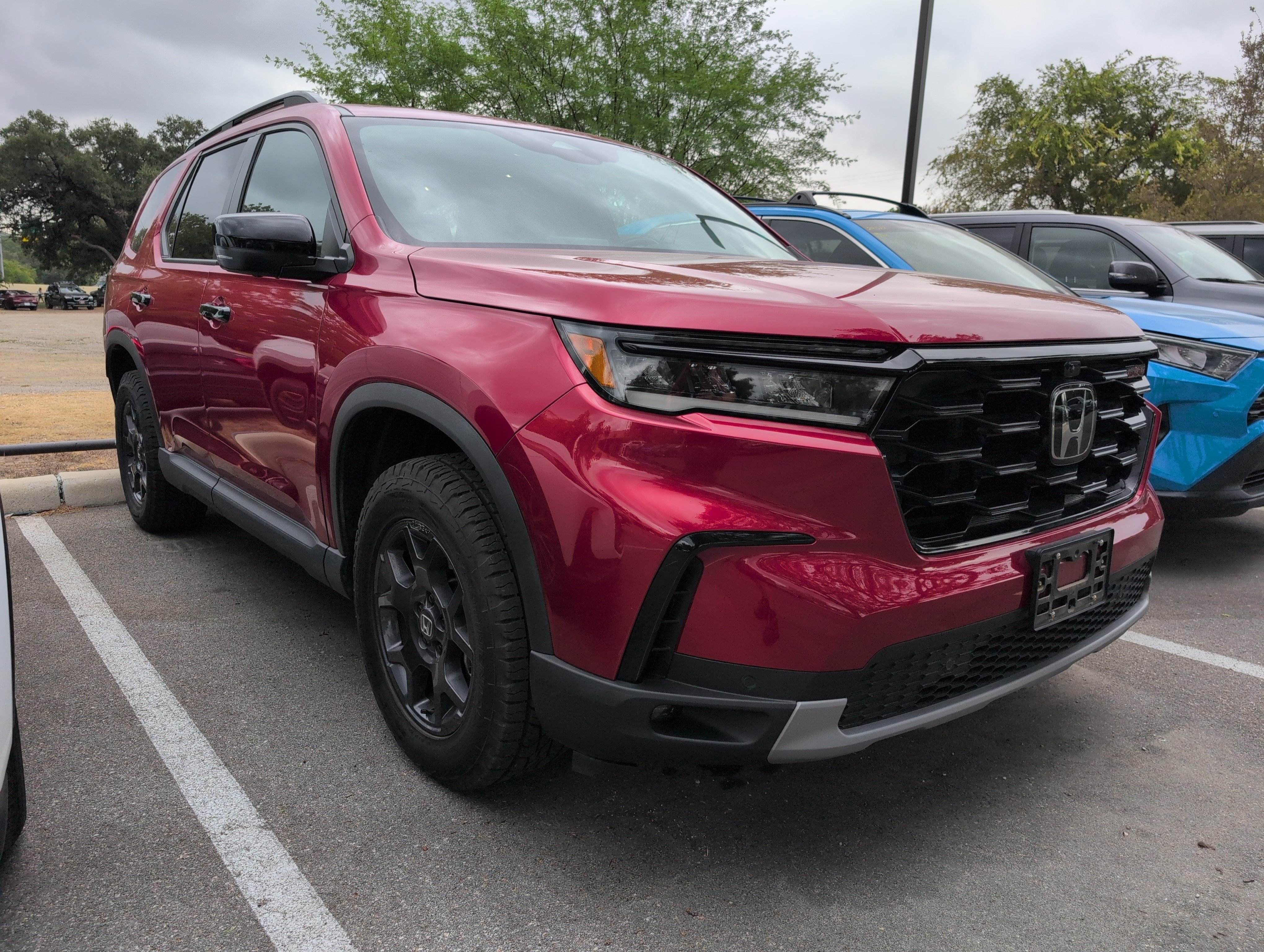 Used 2025 Honda Pilot TrailSport image 2