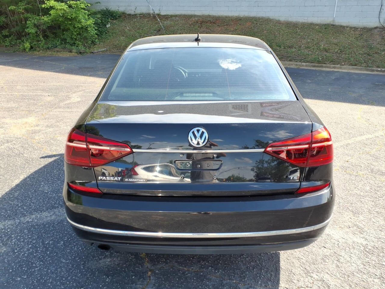 Used 2017 Volkswagen Passat 1.8T S FWD image 4