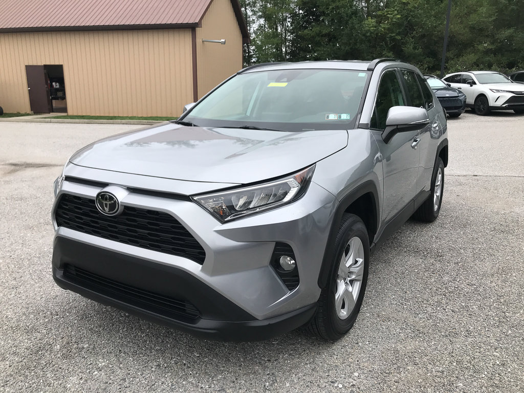 Used 2021 Toyota RAV4 XLE AWD/4WD image 4