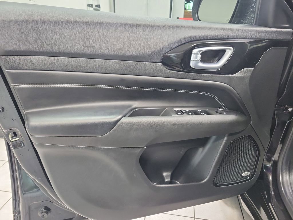Used 2023 Jeep Compass High Altitude AWD/4WD image 31