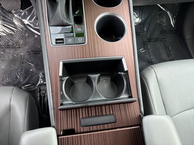 Used 2024 Toyota Sienna XLE image 18