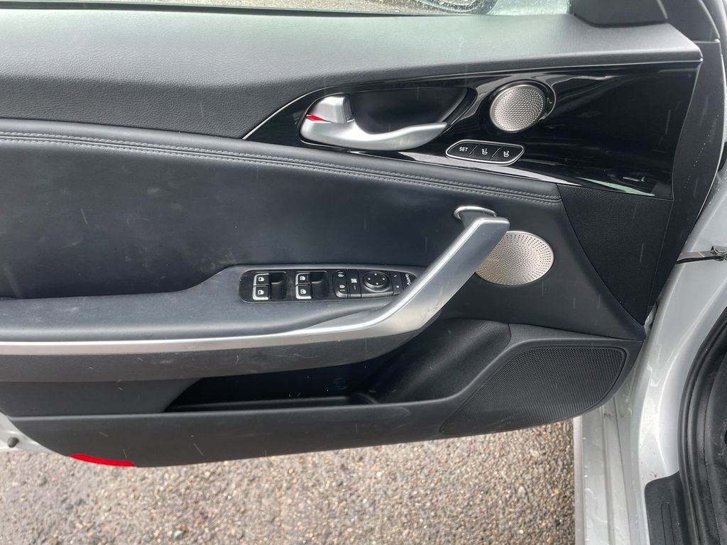 Used 2018 Kia Stinger Premium AWD/4WD image 11