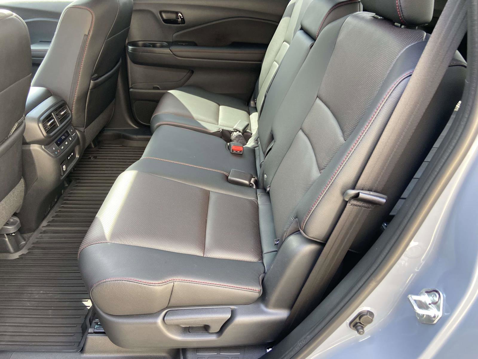 Certified 2024 Honda Passport Black Edition image 11