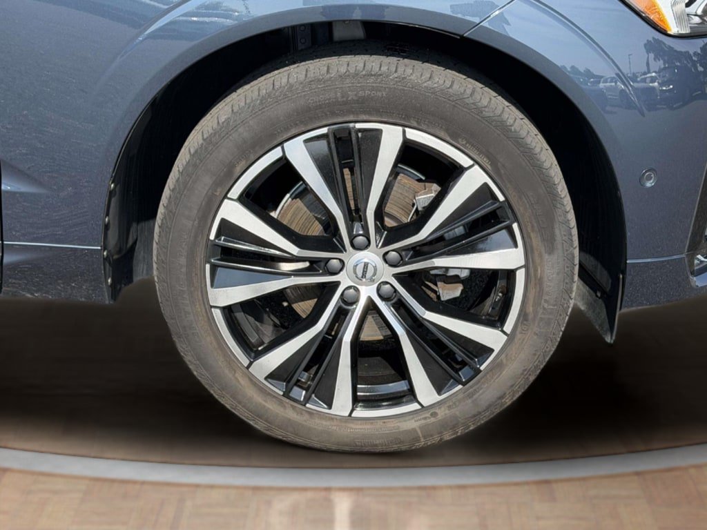 Used 2023 Volvo XC60 B5 Plus AWD/4WD image 25
