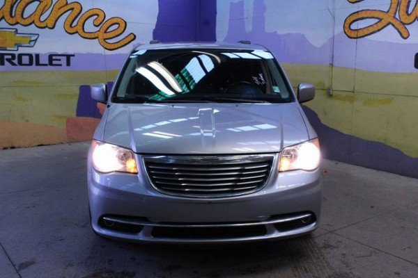 Used 2016 Chrysler Town & Country Touring image 6