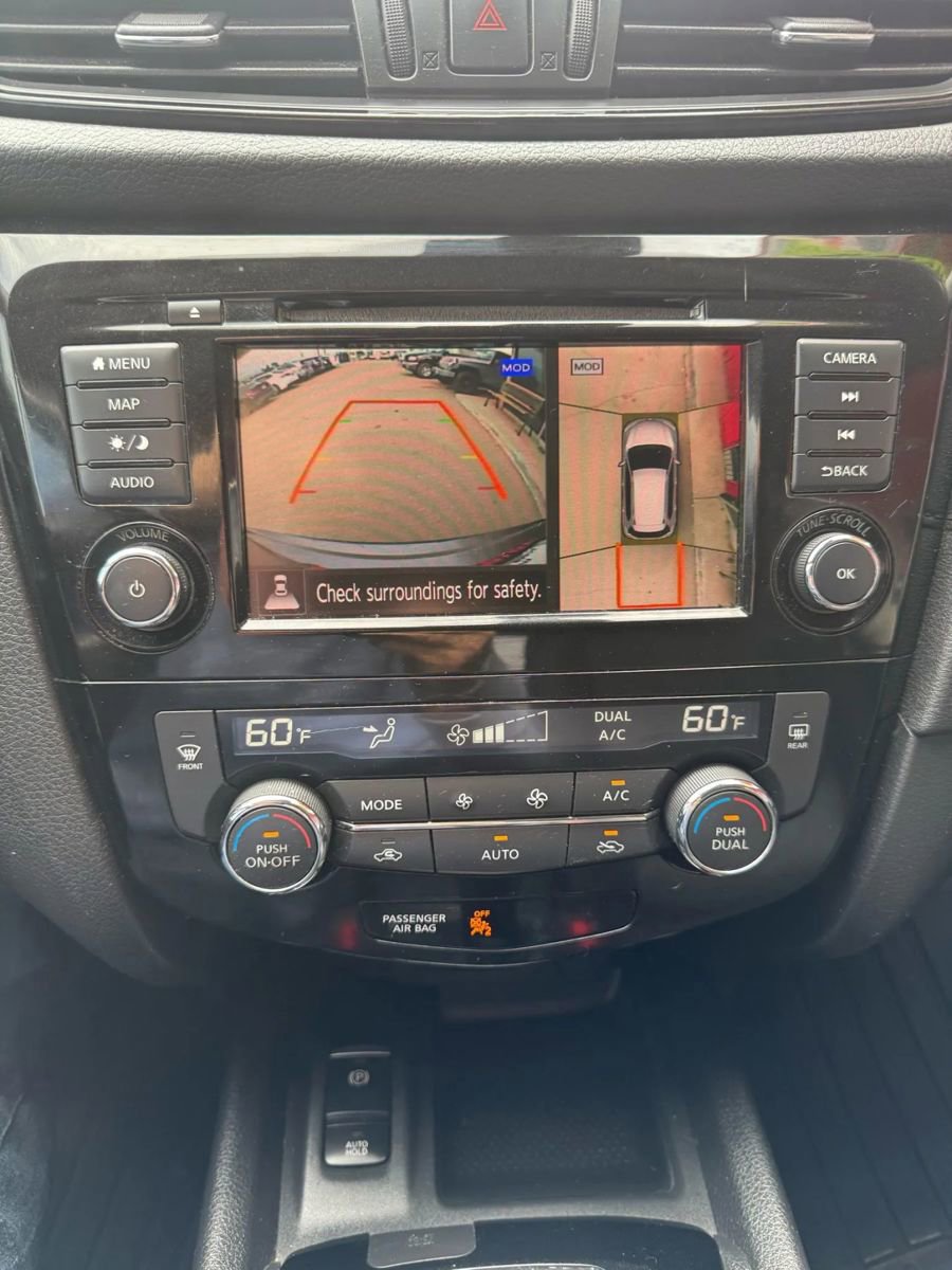 Used 2019 Nissan Rogue SV w/ Premium Package image 11