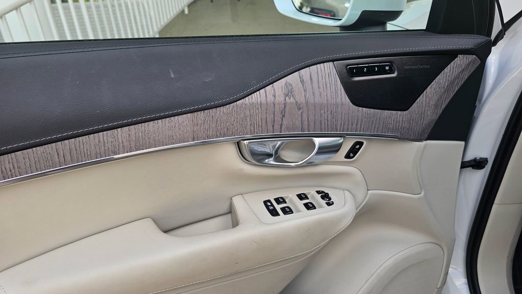 Used 2023 Volvo XC90 B6 Ultimate AWD/4WD image 12