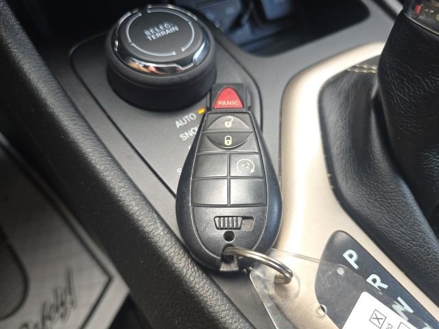 Certified 2016 Jeep Cherokee Latitude AWD/4WD image 26
