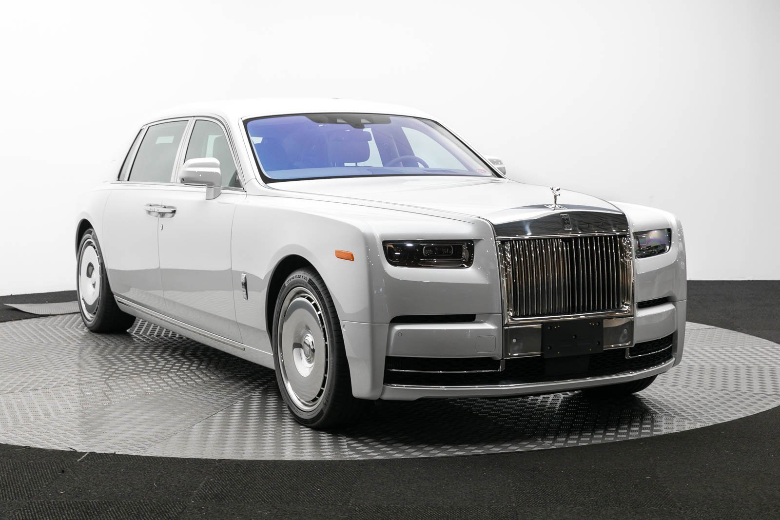 Used 2024 Rolls-Royce Phantom Extended Wheelbase w/ Leather Finishing Pack image 46