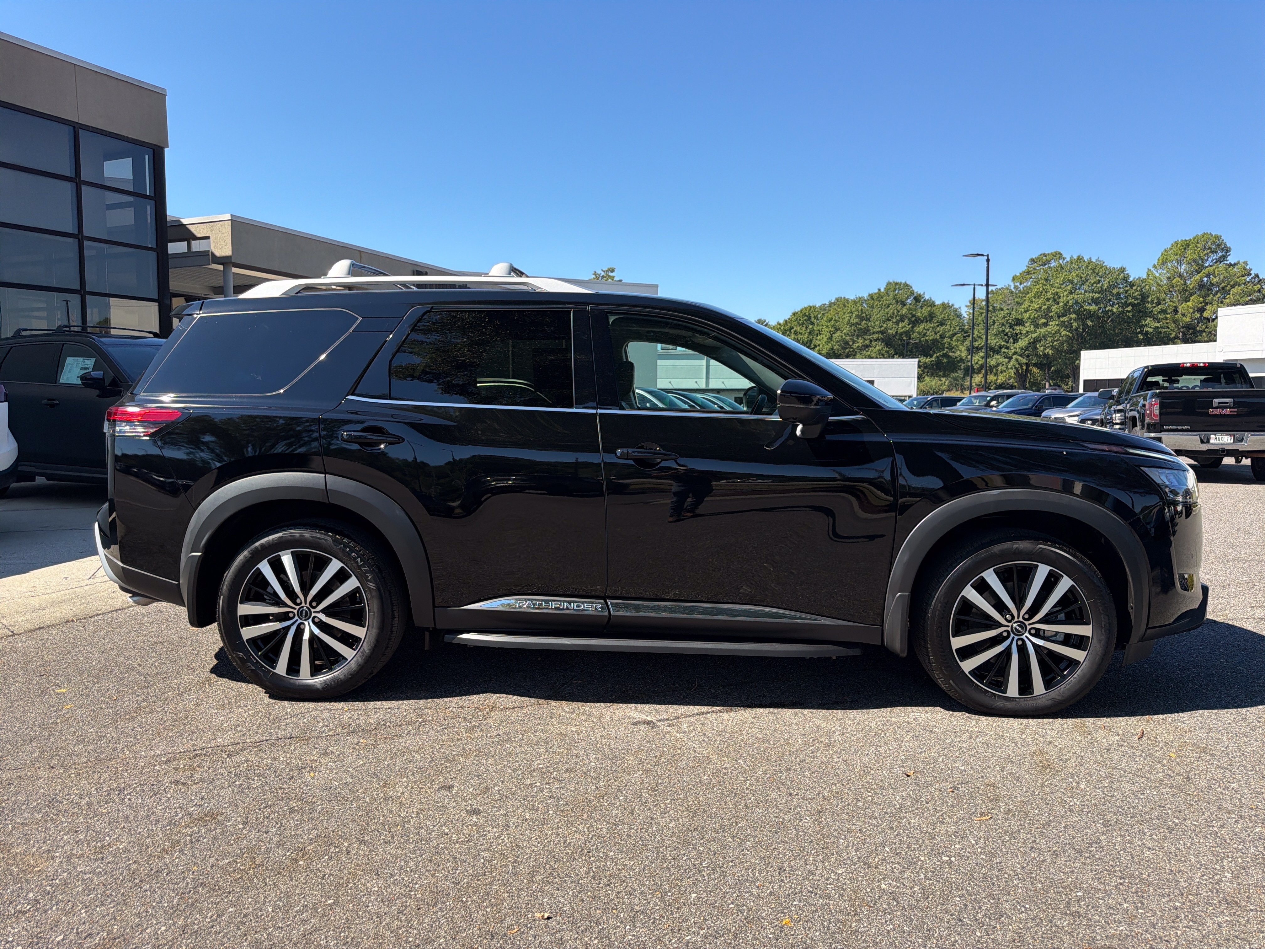 Used 2025 Nissan Pathfinder Platinum w/ Cargo Package FWD image 13