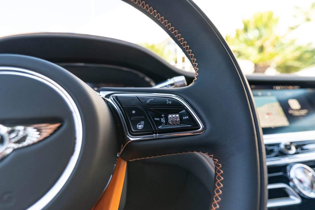 Used 2025 Bentley Flying Spur Plug-In Hybrid AWD/4WD image 9