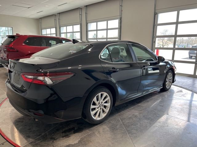 Used 2021 Toyota Camry LE FWD image 7