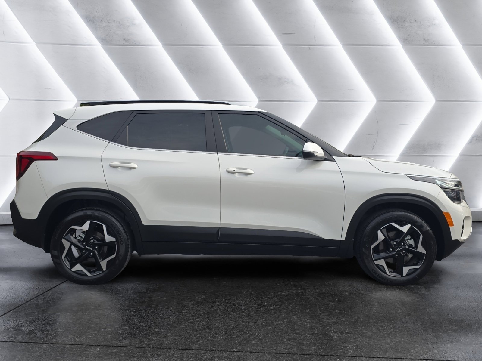 Used 2025 Kia Seltos EX image 6