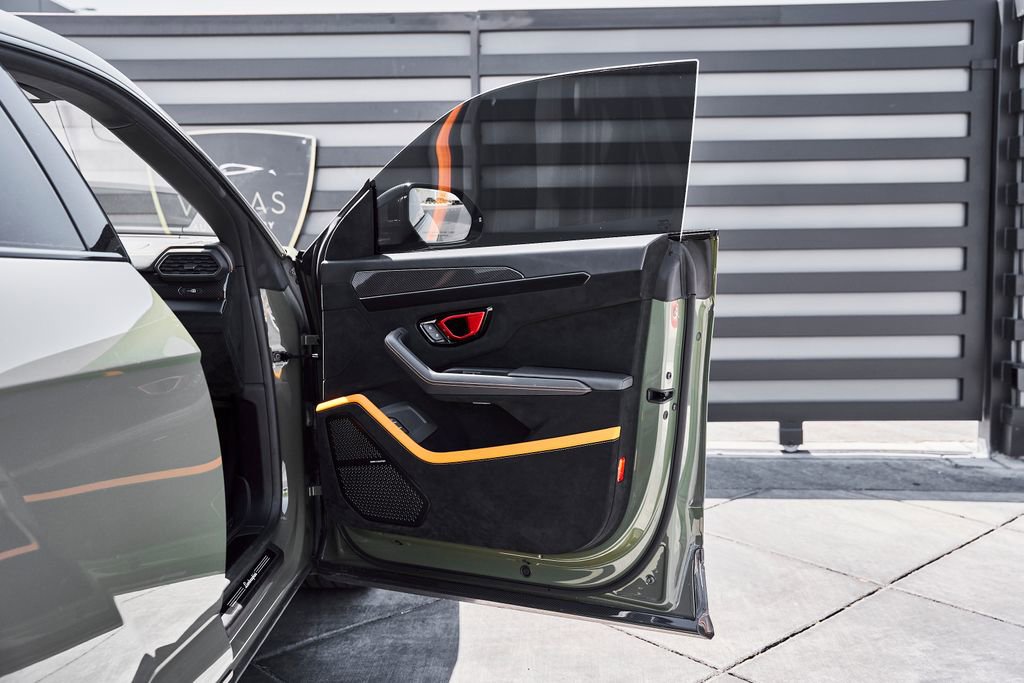 Used 2023 Lamborghini Urus Performante AWD/4WD image 30