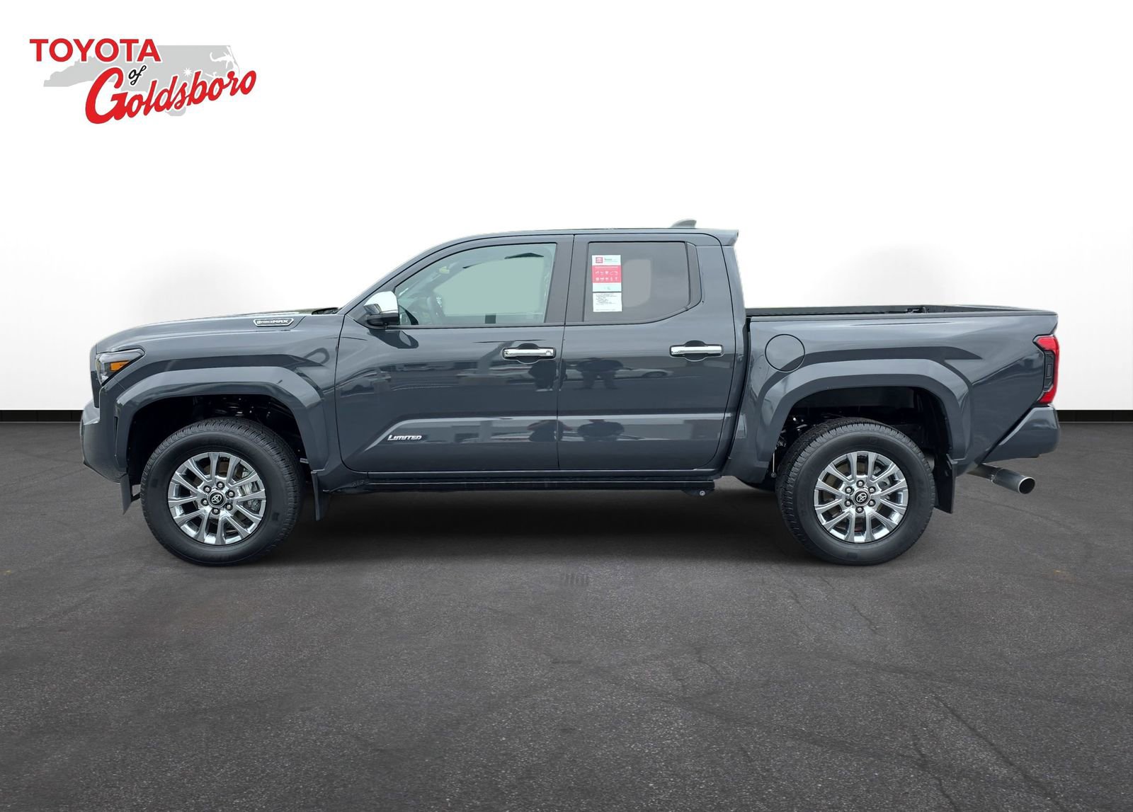 Used 2025 Toyota Tacoma Limited AWD/4WD image 8
