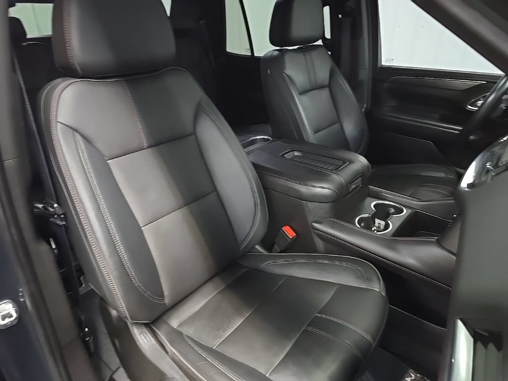 Used 2021 Chevrolet Tahoe RST w/ Luxury Package AWD/4WD image 16