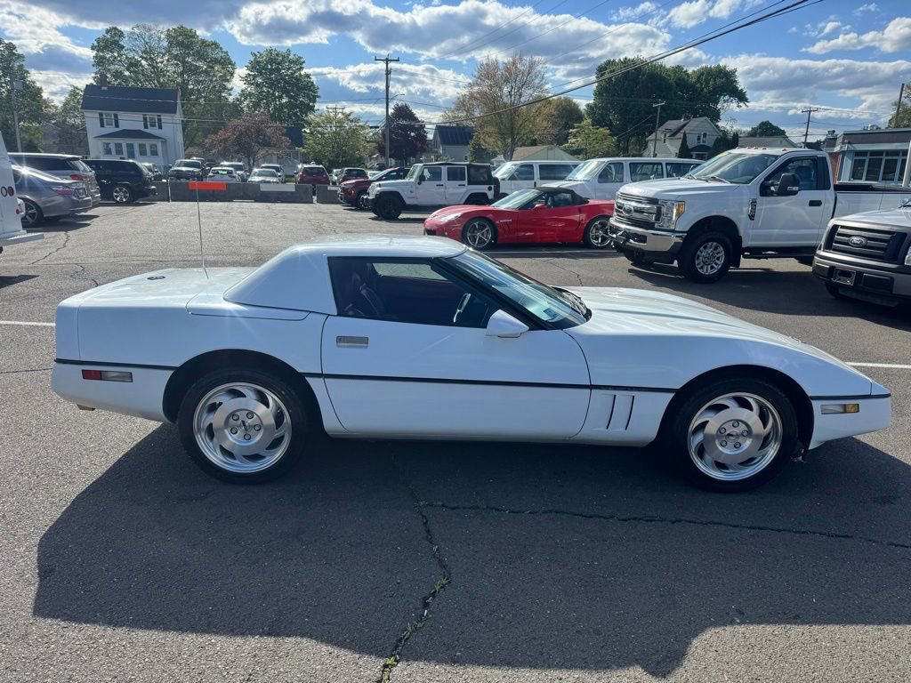 Used 1990 Chevrolet Corvette Convertible RWD image 3